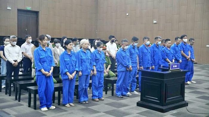 28 bị cáo tại phiên tòa (Ảnh: Phùng Anh).