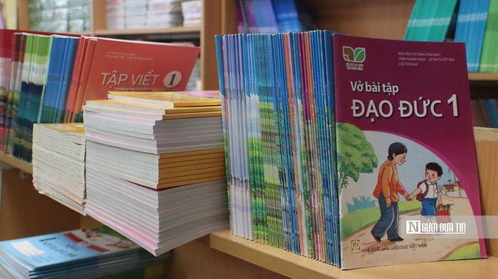 Hiện tượng thiếu sách chỉ xảy ra cục bộ, tạm thời (Ảnh: Quốc Tiệp).