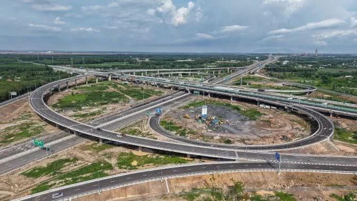Hạ tầng giao thông phát triển, di chuyển thuận lợi khiến nhiều nhà đầu tư chấp nhận "xuống tiền".