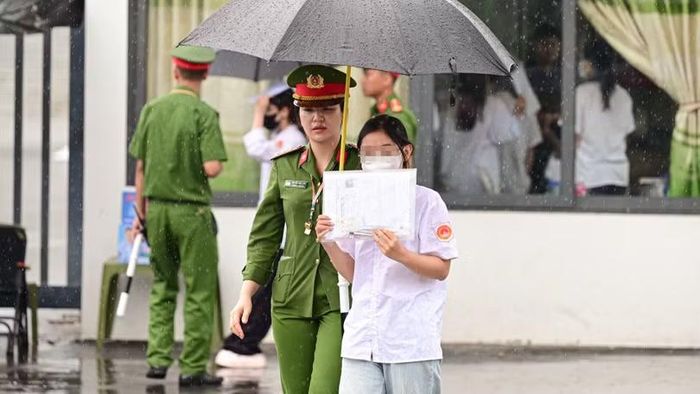 326 thí sinh thi lại tốt nghiệp THPT 2026 tại Trường THPT Chuyên Tuyên Quang ngày 14 và 15/8/2026. Ảnh: VTC News.