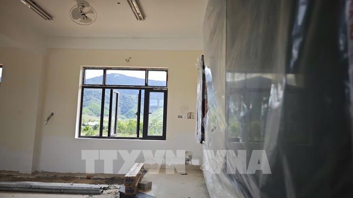 Bên trong phòng học đang được hoàn thiện. Ảnh: Mai Trang - TTXVN