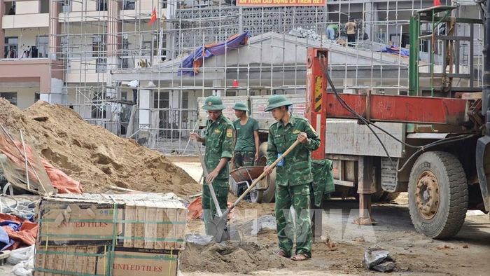 Các lực lượng đang tranh thủ từng ngày, từng giờ để hoàn thiện các hạng mục còn lại. Ảnh: Mai Trang - TTXVN