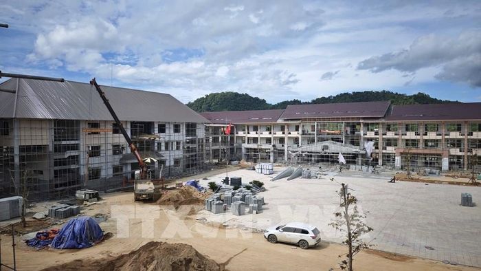 Công trường thi công trường phổ thông nội trú liên cấp tại xã A Lưới 4. Ảnh: Mai Trang - TTXVN