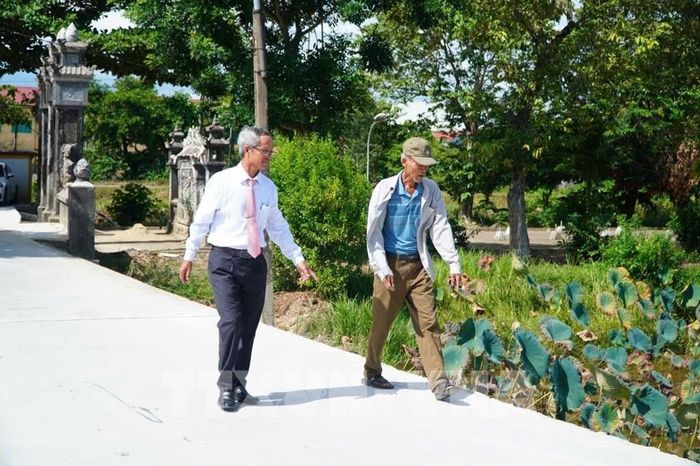 Không chỉ trực tiếp cải thiện đời sống, giao thông và cảnh quan khu dân cư, phong trào “Hiến đất mở đường” còn cho thấy sức mạnh của sự đồng thuận, tạo thêm nguồn lực và dư địa để Huế mở rộng không gian phát triển trong giai đoạn mới. Ảnh: Mai Trang - TTXVN