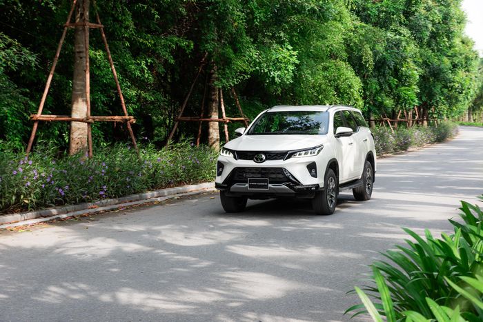 Toyota Fortuner hiện tại chỉ còn kinh doanh bản máy xăng, được nhập khẩu nguyên chiếc. Ảnh: TMV