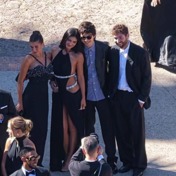 Bên cạnh vợ chồng Hailey và Justin Bieber, Kylie Jenner và Timothée Chalamet cũng góp mặt. Ảnh: @harpersbazaarus