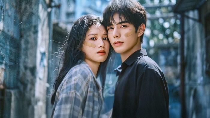 Chó Hoang Và Xương do Tống Uy Long và Trương Tịnh Nghi đóng chính. Ảnh: Weibo 