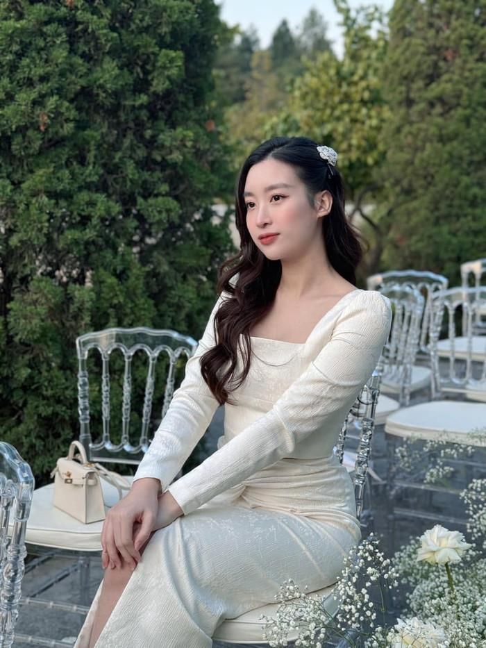 Nhan sắc mặn mà, cuốn hút của Đỗ Mỹ Linh.