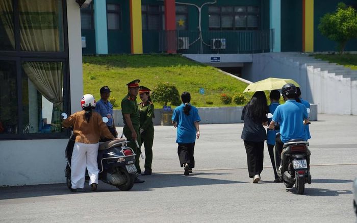 Thí sinh dự thi lại Kỳ thi tốt nghiệp THPT tại điểm thi Trường THPT chuyên Tuyên Quang.