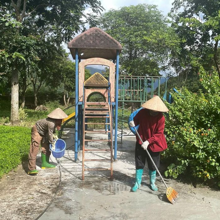 Công tác khắc phục hậu quả mưa lũ đang gần hoàn tất để đón học trò trở lại lớp.