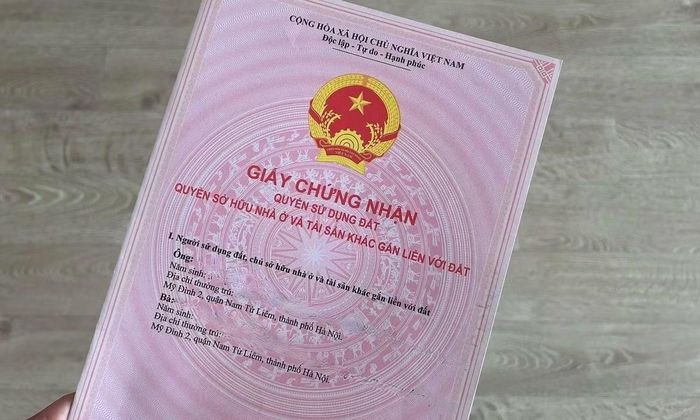 Có người cho rằng nếu cần vay thì thế chấp sổ đỏ đất định mua, khi đó ngân hàng sẽ thẩm định giá trị lô đất, kiểm tra quy hoạch thì cũng yên tâm hơn