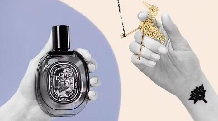 BST Prêts-à-Parfumer của Diptyque bao gồm trâm cài tóc, vòng tay bện và miếng dán hương thơm