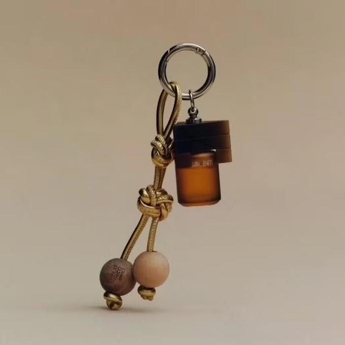 Charm đeo hương thơm của thương hiệu Documents