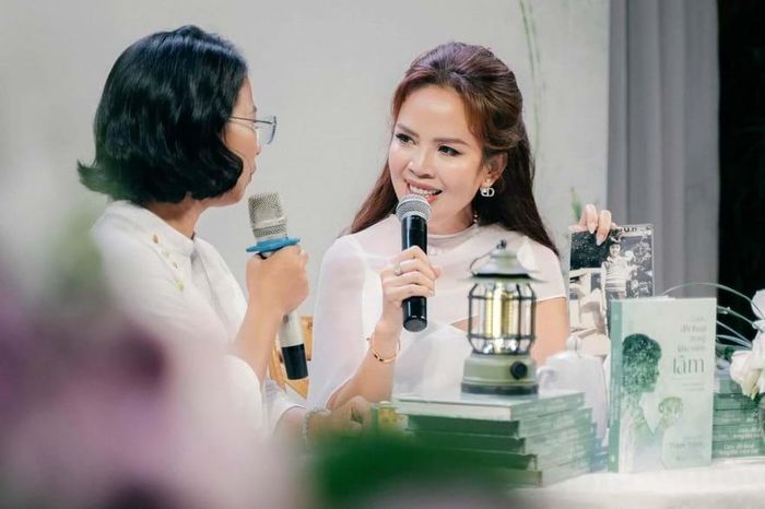 Tác giả Trâm Trịnh chia sẻ về hành trình viết sách. 