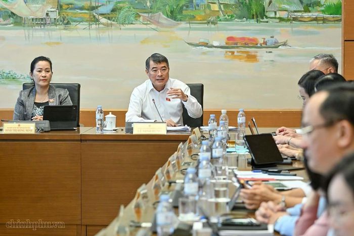 Về định hướng xây dựng dự án Luật Ngân sách nhà nước (hợp nhất) trên cơ sở hợp nhất Luật Ngân sách Nhà nước và Luật Đầu tư công, Thủ tướng Lê Minh Hưng đánh giá cao ý kiến rất sát, rất cụ thể của các đại biểu Quốc hội.