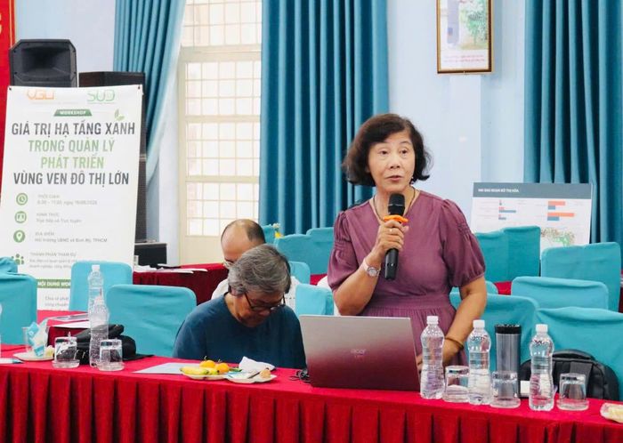 TS Nguyễn Thị Hậu cho rrằng vùng ven của các đô thị luôn giữ một vị thế công bằng, cân bằng mọi mặt đời sống vật chất lẫn tinh thần, và chính sự bình đẳng đó đã giúp nuôi chở, bảo vệ lại khu vực đô thị trung tâm suốt hơn 200 năm qua.