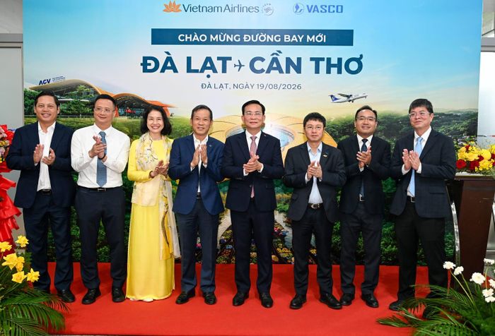Từ ngày 19/8, Vietnam Airlines khai thác các đường bay giữa Đà Lạt với Hà Nội, TP.HCM, Đà Nẵng và Cần Thơ. Riêng các đường bay từ Hà Nội, TP.HCM và Đà Nẵng có tổng tần suất 7 chuyến khứ hồi mỗi ngày bằng tàu bay Airbus A321.