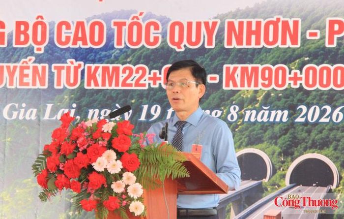 Thứ trưởng Bộ Xây dựng Lê Anh Tuấn phát biểu tại lễ khởi công.