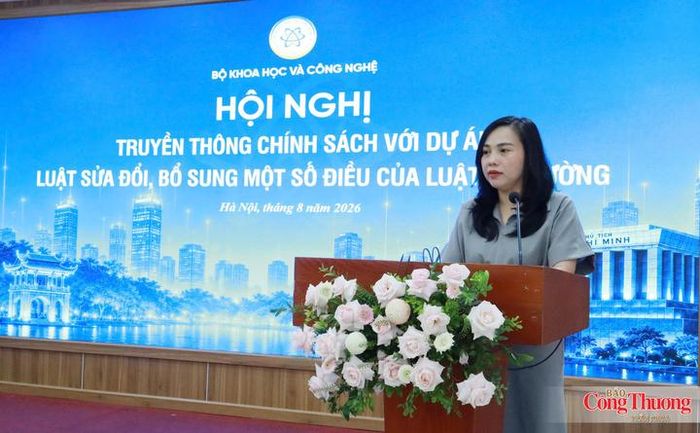 Bà Nguyễn Thị Thu Trang, Phó Vụ trưởng Vụ Pháp chế, Bộ Khoa học và Công nghệ phát biểu khai mạc hội nghị.