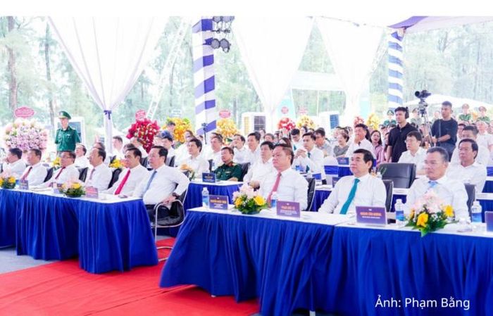 Các đại biểu tham dự Lễ khởi công Khu nghỉ dưỡng La Brise.
