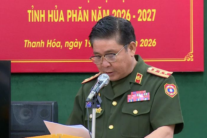 Chủ tịch Hiệp hội Cựu chiến binh tỉnh Hủa Phăn Khăm Sổn Thíp Sổm Phăn phát biểu tại hội đàm.
