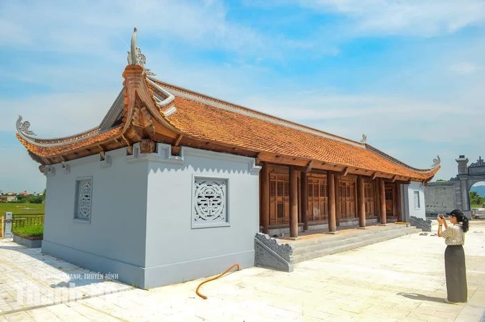 Ngày nay, trở về Khu căn cứ khởi nghĩa Ba Đình, dấu ấn của cuộc khởi nghĩa được tái hiện qua không gian kiến trúc, cảnh quan và những công trình phục dựng. Đây là cách để câu chuyện lịch sử không chỉ được lưu giữ trong tư liệu, mà còn hiện diện trực quan trước mắt các thế hệ hôm nay.