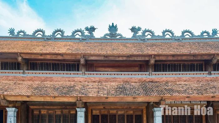 Công trình được thiết kế theo hình thức chồng diêm 2 tầng, 8 mái, mang đậm dấu ấn kiến trúc truyền thống.