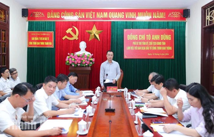 Chủ tịch UBND tỉnh Tô Anh Dũng phát biểu chỉ đạo tại buổi làm việc.