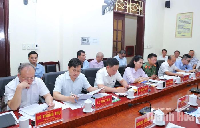 Các đại biểu dự buổi làm việc.