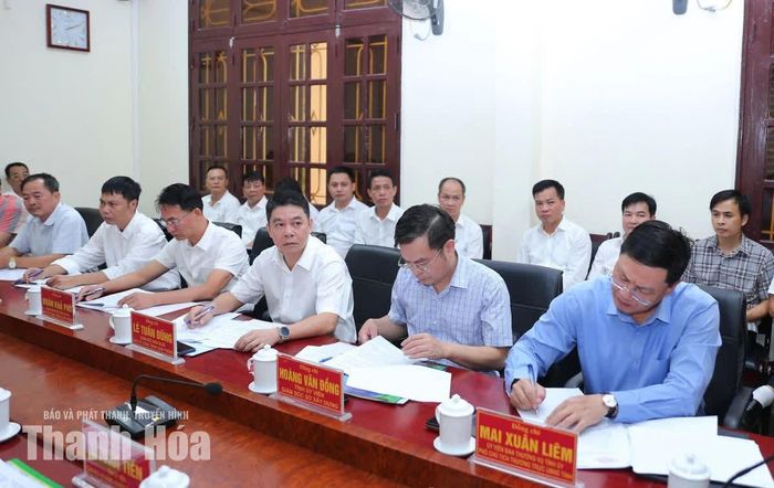 Các đại biểu dự buổi làm việc.