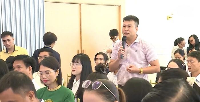 Đại diện các doanh nghiệp trình bày các kiến nghị tại diễn đàn. Ảnh: Công Minh