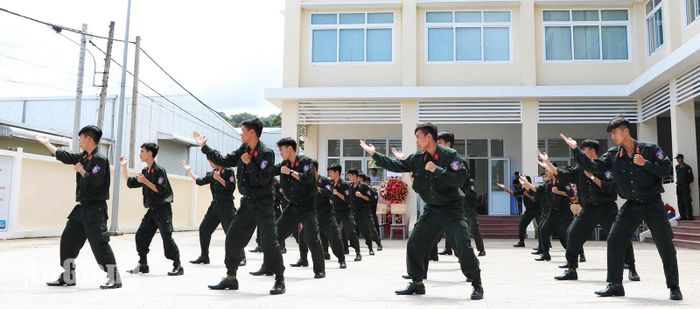 Cán bộ, chiến sĩ Phòng Cảnh sát cơ động Công an tỉnh An Giang tham gia khóa huấn luyện nâng cao. Ảnh: TIẾN DŨNG