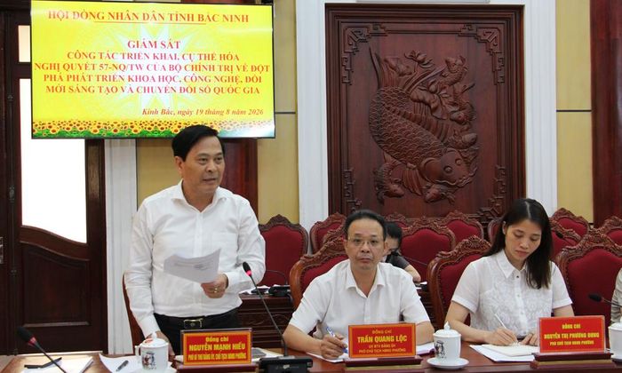 Lãnh đạo phường Kinh Bắc báo cáo làm rõ một số nội dung giám sát.