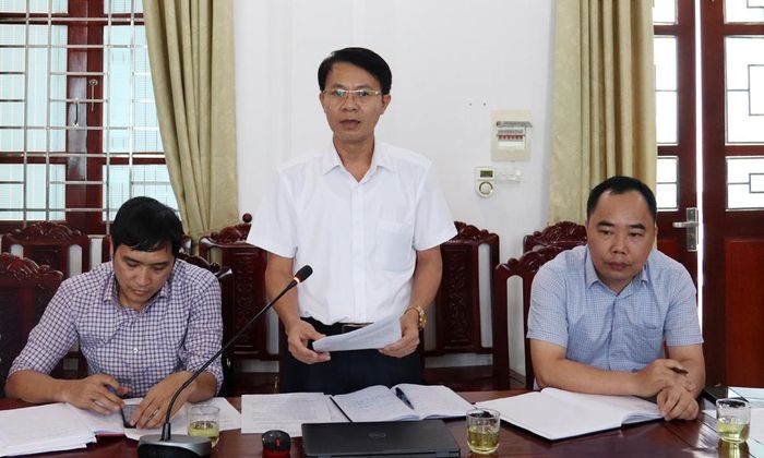  Đại diện xã Lạng Giang báo cáo kết quả làm sạch, làm giàu dữ liệu đất đai.  