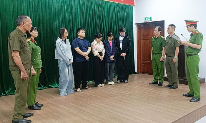  Cơ quan Cảnh sát điều tra Công an tỉnh Bắc Ninh làm việc với các đối tượng trong vụ án. 