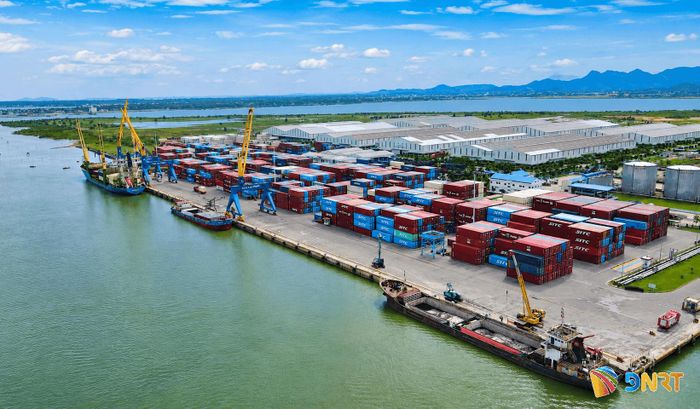 Chuyên gia khuyến nghị Đà Nẵng cần tổ chức nguồn hàng theo quy mô vùng, phát huy vai trò trung tâm trung chuyển hàng hóa nhằm tập trung nguồn hàng miền Trung - Tây Nguyên. Ảnh: QUỐC TUẤN