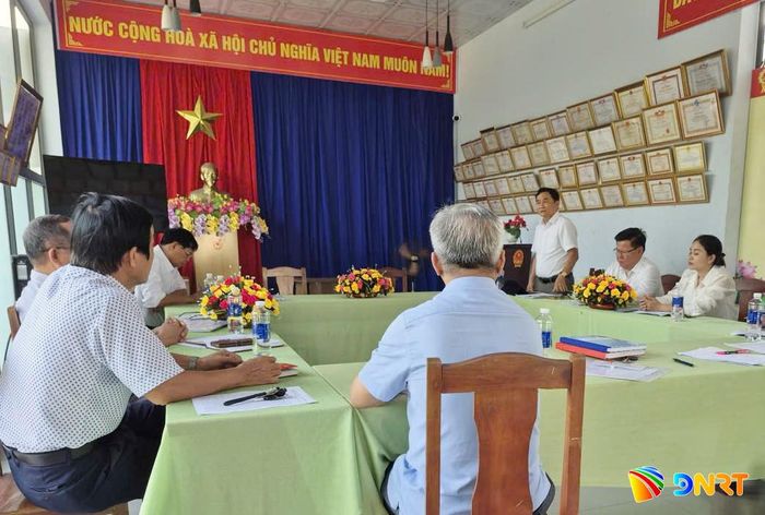 Ủy ban Kiểm tra Đảng ủy phường Liên Chiểu giám sát Chi bộ tổ dân phố Quang Thành 3A2 về lãnh đạo, chỉ đạo và triển khai thực hiện nghị quyết của Đảng nhiệm kỳ 2025 - 2030. Ảnh: N.ĐOAN