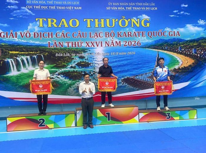 Đội Đà Nẵng 1 (bục số 2) xuất sắc xếp Nhì toàn đoàn ở lứa tuổi 12 - 14. Ảnh do nhân vật cung cấp