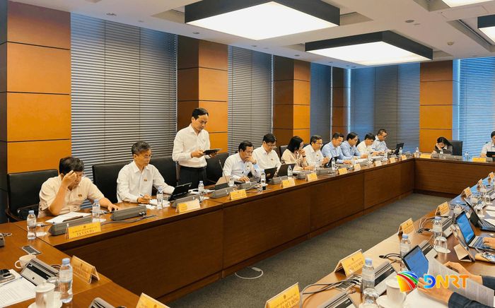 Đại biểu Nguyễn Duy Minh, Phó Trưởng đoàn Đại biểu Quốc hội thành phố Đà Nẵng thảo luận tại tổ. Ảnh: HỒNG CHÂU