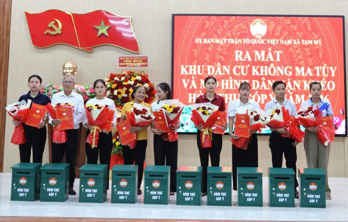 Ra mắt mô hình “Khu dân cư không ma túy”. Ảnh: XUÂN THƯƠNG