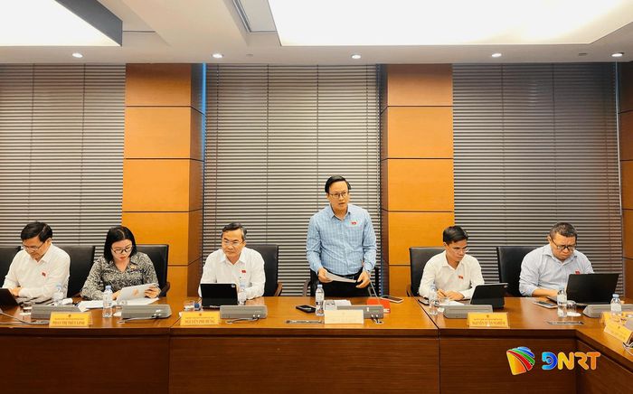Đại biểu Quốc hội Phan Duy Anh (Đà Nẵng) phát biểu thảo luận tại tổ. Ảnh: HỒNG CHÂU