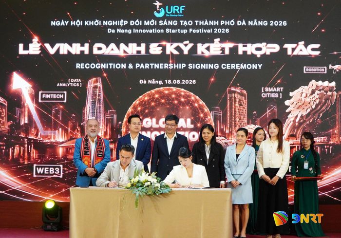 Các đơn vị, doanh nghiệp ký kết thỏa thuận hợp tác thúc đẩy hệ sinh thái khởi nghiệp đổi mới sáng tạo tại SURF 2026. Ảnh: TÂM ĐAN