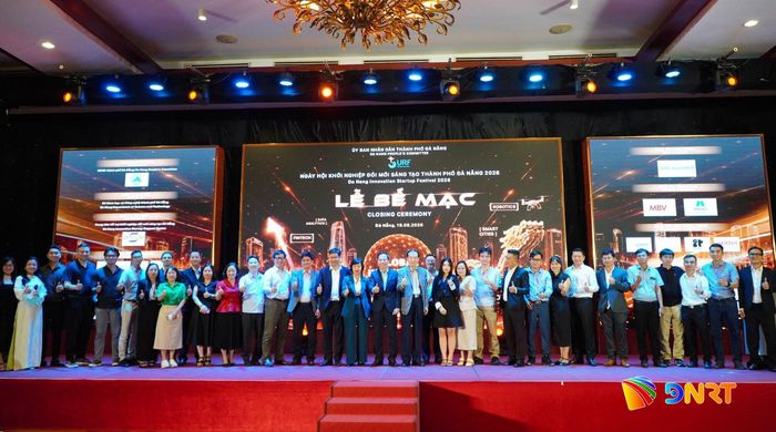 Các đại biểu chụp hình lưu niệm tại lễ bế mạc. Ảnh: TÂM ĐAN