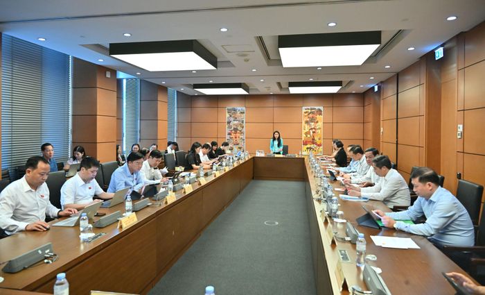 Quang cảnh phiên thảo luận.