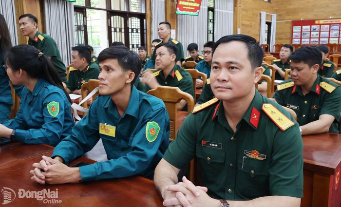 Thủ trưởng các cơ quan Bộ Chỉ huy Quân sự và cán bộ tham gia tập huấn. Ảnh: Nguyệt Hà