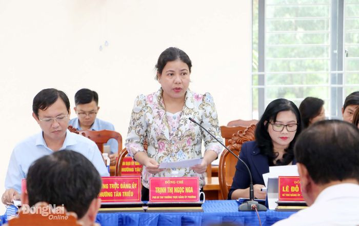Đồng chí Trịnh Thị Ngọc Nga, Phó Bí thư Thường trực Đảng ủy phường Tân Triều phát biểu tại buổi làm việc. Ảnh: Phạm Tùng