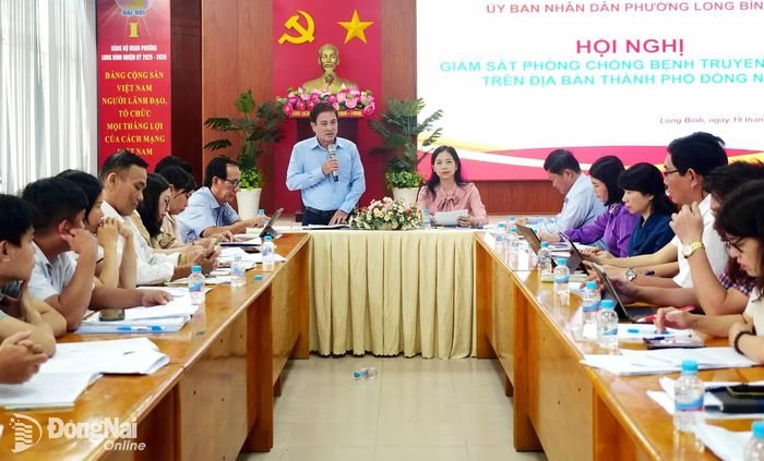 Ông Hồ Sĩ Tiến, Phó Bí thư Đảng ủy, Chủ tịch UBND phường Long Bình khẳng định quyết tâm trong công tác phòng chống dịch bệnh trên địa bàn phường. Ảnh: Hạnh Dung