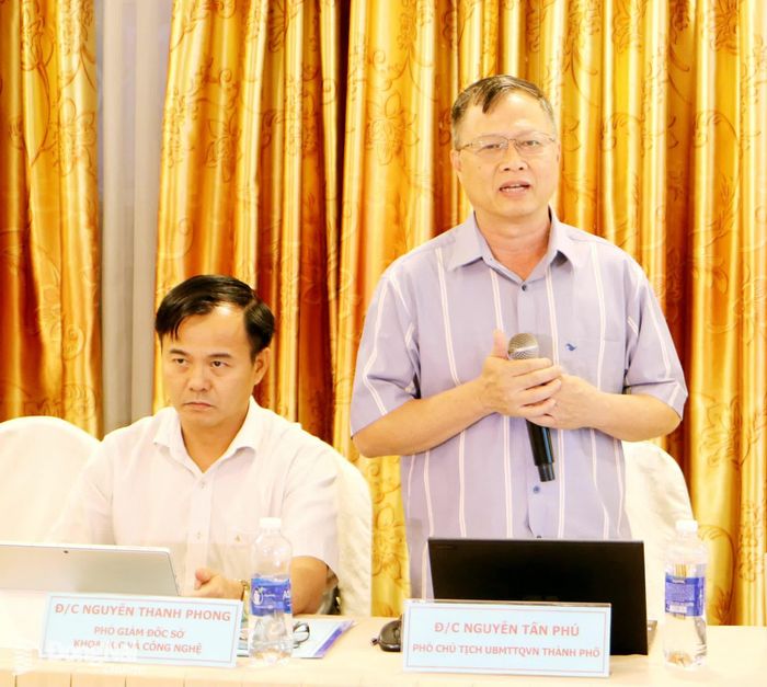 Phó Chủ tịch Ủy ban MTTQ Việt Nam thành phố Đồng Nai Nguyễn Tấn Phú phát biểu tại tọa đàm. Ảnh: Văn Truyên