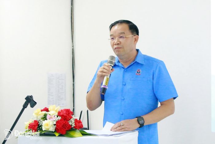 Đồng chí Khamphoy Vanasan, Ủy viên Ban Chấp hành Trung ương Đảng Nhân dân Cách mạng Lào, Chủ tịch Trung ương Liên hiệp Công đoàn Lào chia sẻ tại buổi làm việc. Ảnh: N.Hòa