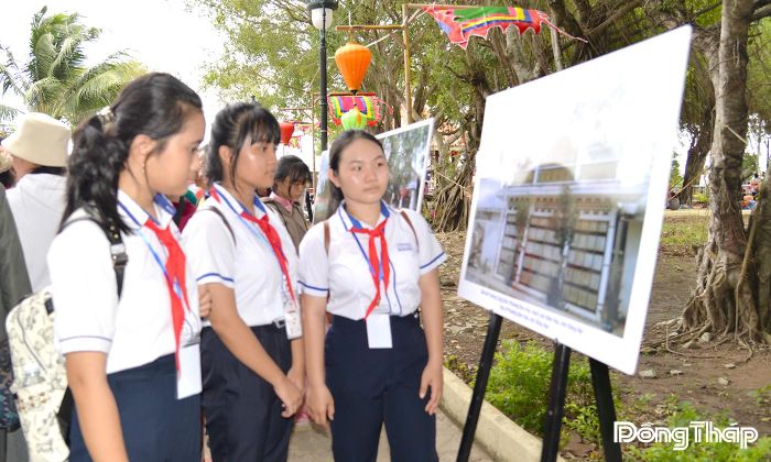 Tuyến đường trưng bày, triển lãm hình ảnh về các di sản văn hóa trên địa bàn tỉnh Đồng Tháp, nổi bật là hệ thống di tích quốc gia đặc biệt Các địa điểm Khởi nghĩa Trương Định, thu hút người dân tham quan, tìm hiểu.